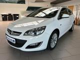 Opel Astra J Sports Tourer Exklusiv/NAVI/AHK/BI-XENON - Opel Astra: Weiß, Tourer Sports
