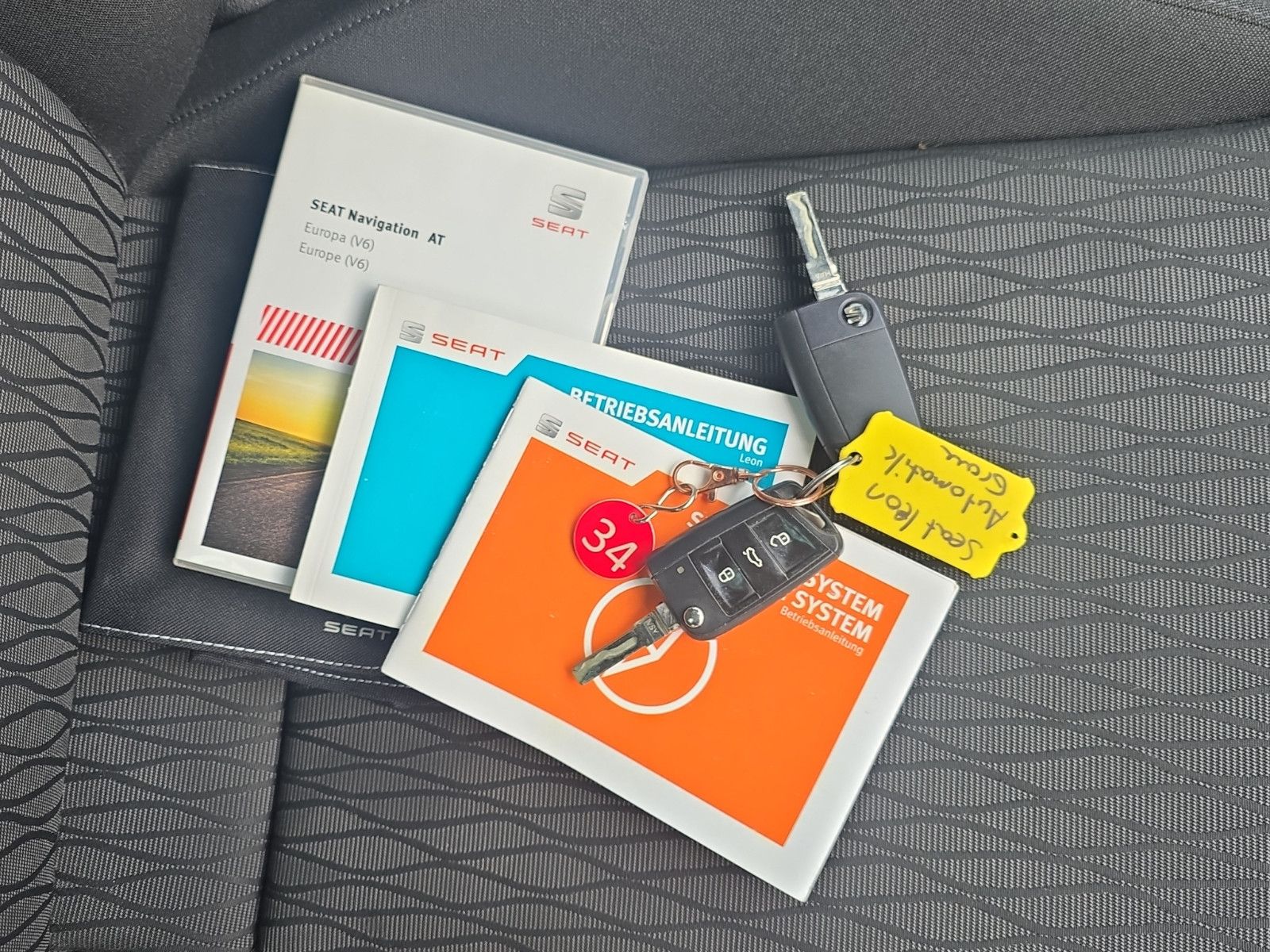 Fahrzeugabbildung SEAT Leon Style Diesel DSG-AUTOMATIK Temp PDC Klima