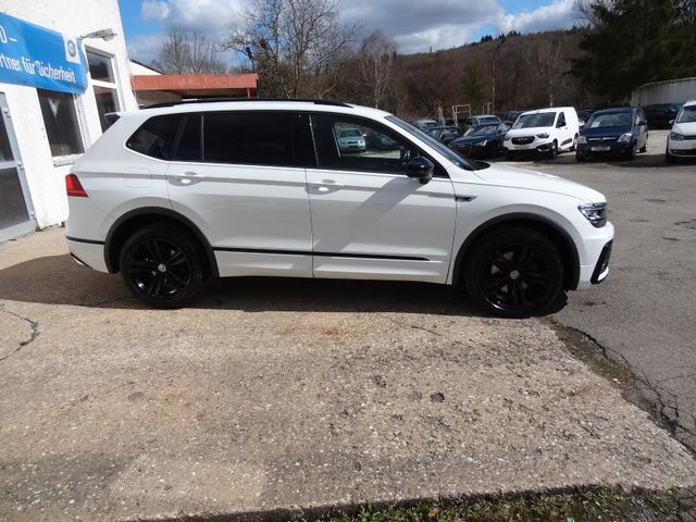 Fahrzeugabbildung Volkswagen Tiguan Allspace/2 x R-Line/Navi/AHK/DSG/Allrad/