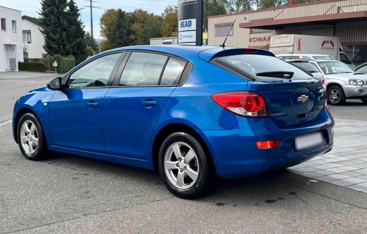 Chevrolet Cruze 2012 — interior