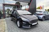 Ford S-MAX  Titanium 2,5 Duratec Hybrid (FHEV) (Benzi - Ford S-Max Titanium mit Hybrid-Antrieb (Benzin/Elektro)