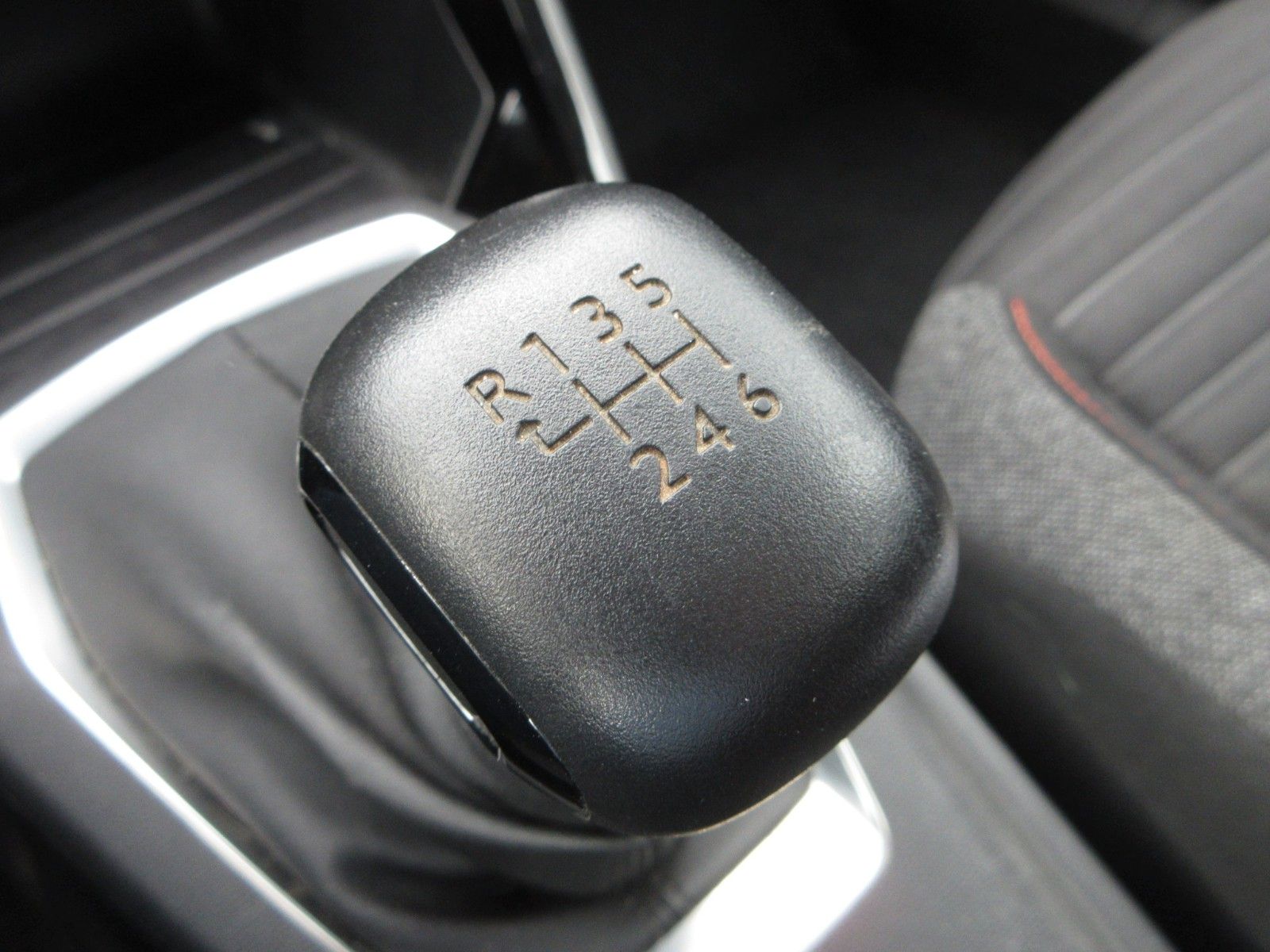 Fahrzeugabbildung Peugeot 2008 Active LED/NAVI/PDC/CAM/SHZ