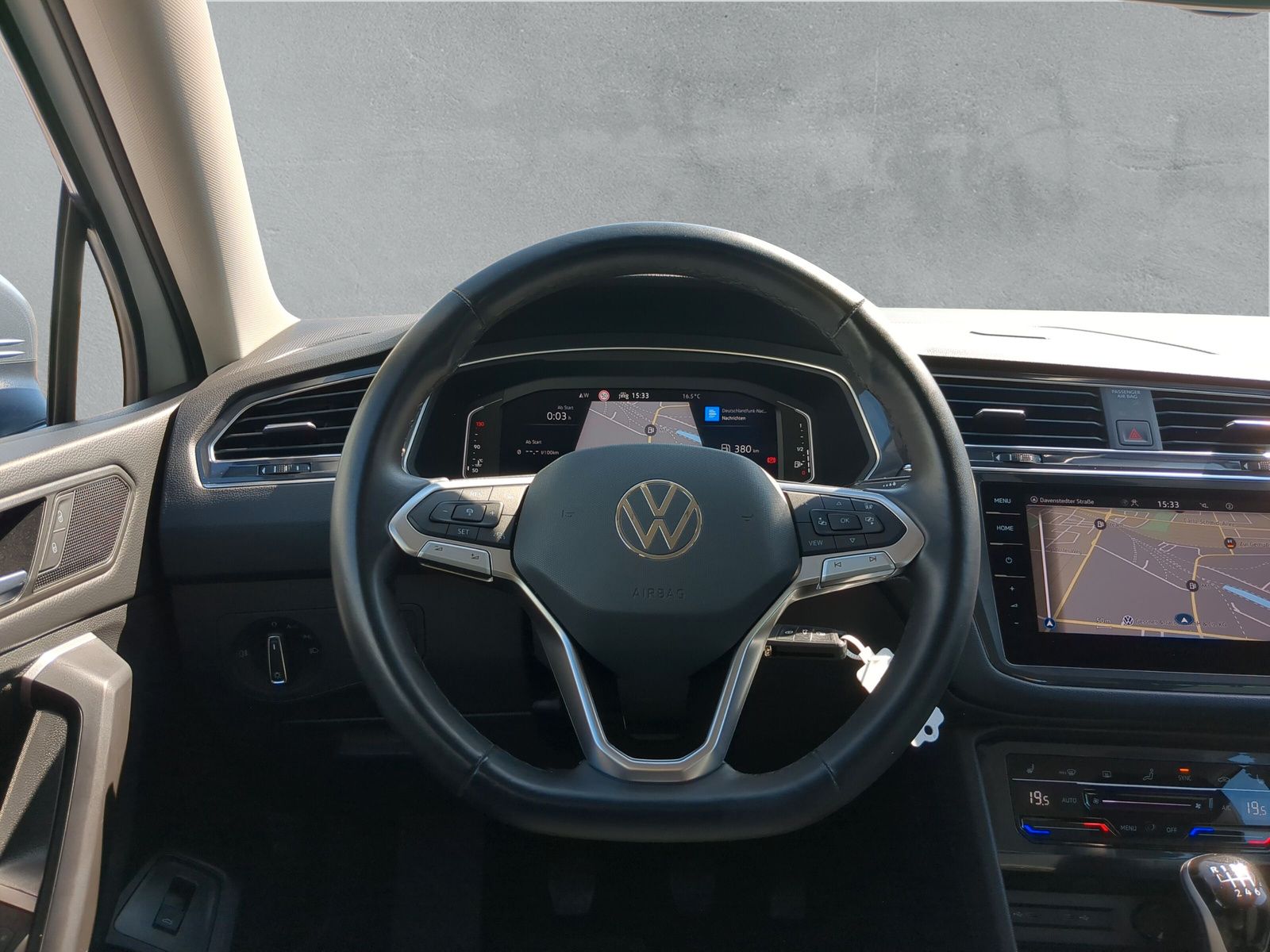 Fahrzeugabbildung Volkswagen Tiguan Allspace 1.5 TSI Life Kamera HuD SHZ AppC