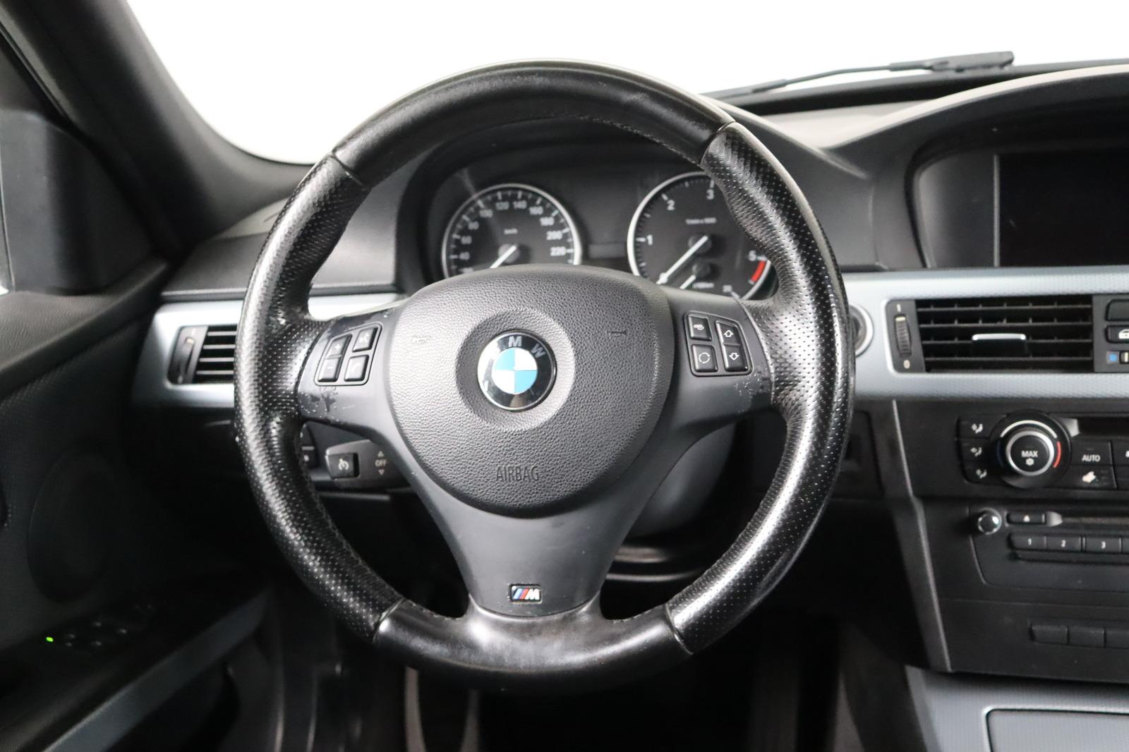 BMW 320d Touring xDrive M Sport 184 ch BVM 4x4 / Alcantara / Xénon / Sièges chauffants / GPS