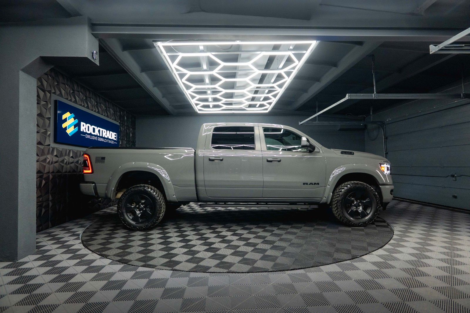 Fahrzeugabbildung Dodge RAM 5.7 V8 HEMI 4x4 Built to Serve LONG AxleLock