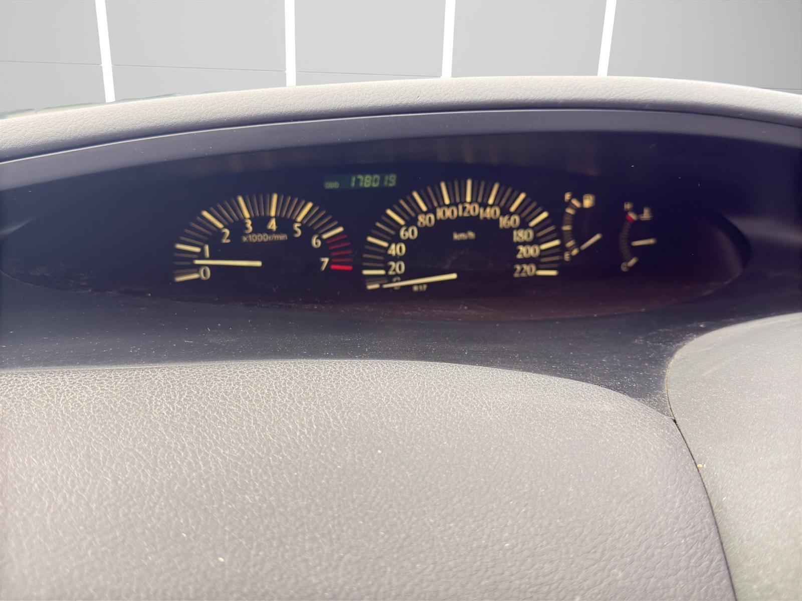 Toyota Previa 2005 — photo 16