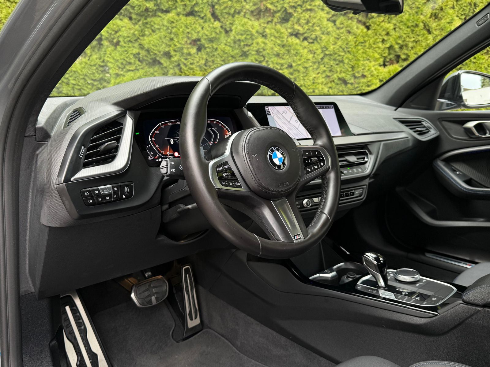 Fahrzeugabbildung BMW 118  d Aut. M Sport LED+NAVI+SHZ+AHK+AMBI+CARPL+