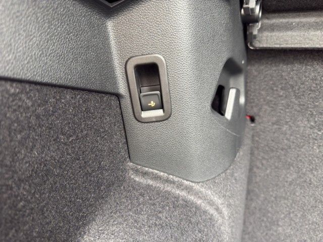 Golf R-Line 1.5 l eTSI DSG NAVI+WR+AREAVIEW+LED+