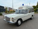 Mercedes-Benz 240 D Krankenwagen Sammlerstück - Mercedes-Benz Krankenwagen