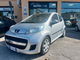 Peugeot 107 5p. NEOPATENTATI - silberne Peugeot 107