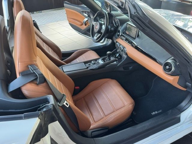 Fahrzeugabbildung Fiat 124 Spider Lusso KLIMA KEYLESS NAV RFK SHZ ALU