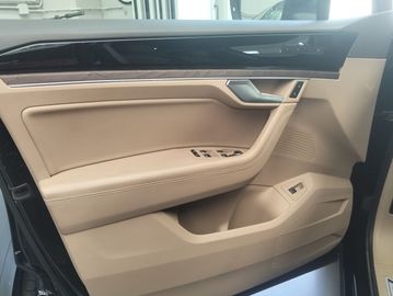 Volkswagen Touareg - 8