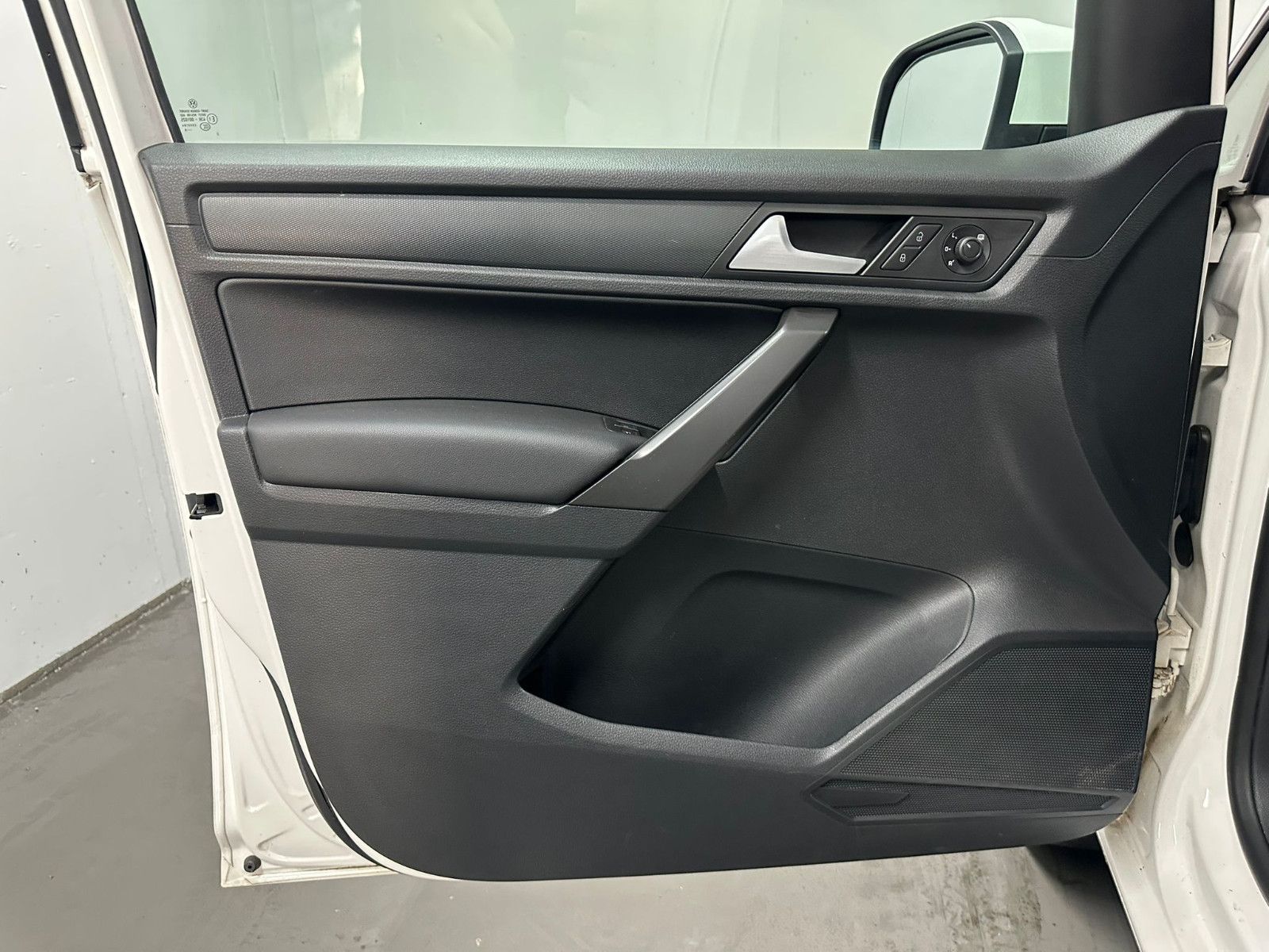 Fahrzeugabbildung Volkswagen Caddy Maxi 2,0TDI 5-Sitzer*AHK*TEMPO*NAVI*