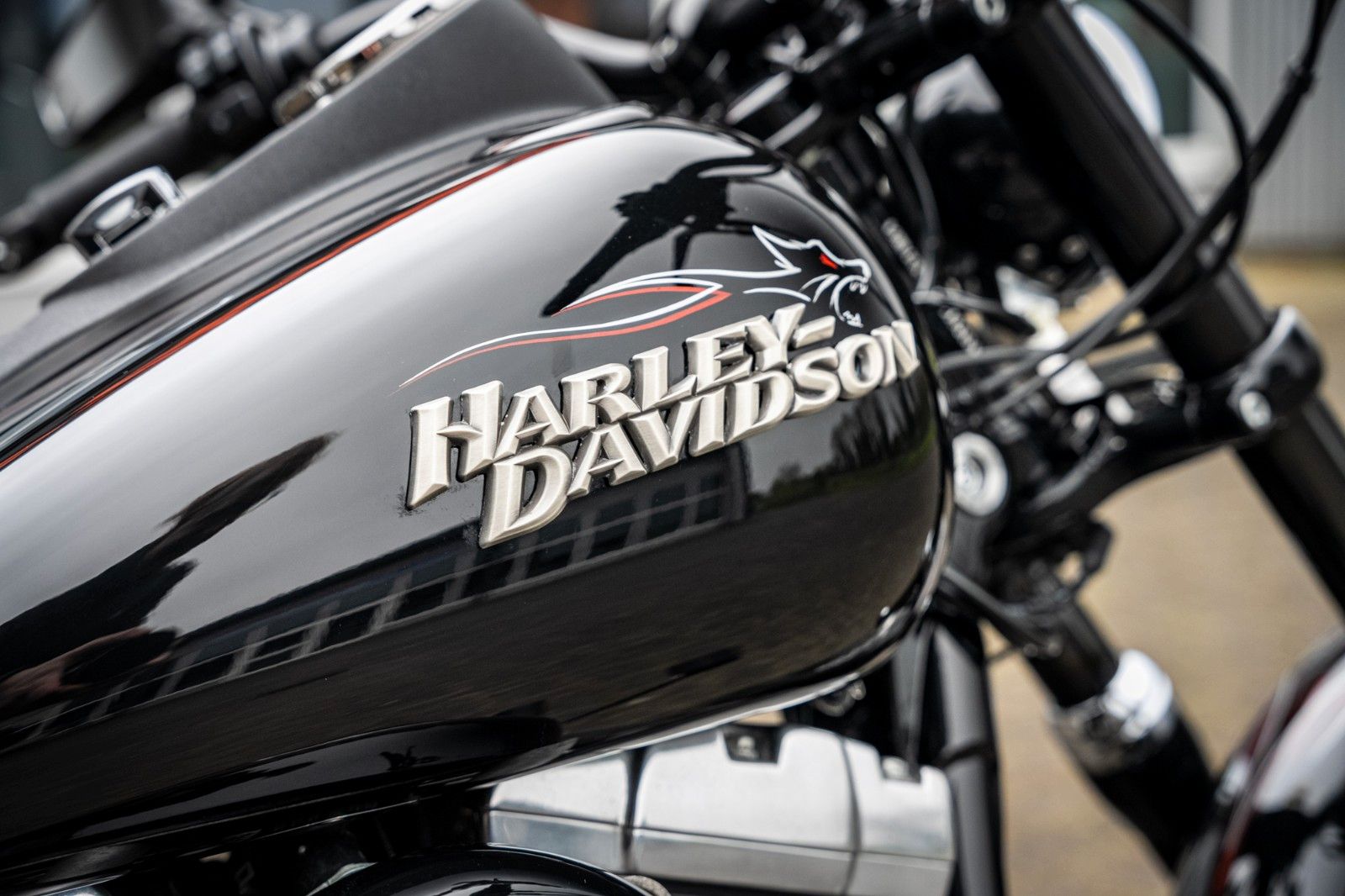 Fahrzeugabbildung Harley-Davidson DYNA STREET BOB FXDB - 210er HECKUMBAU J&H