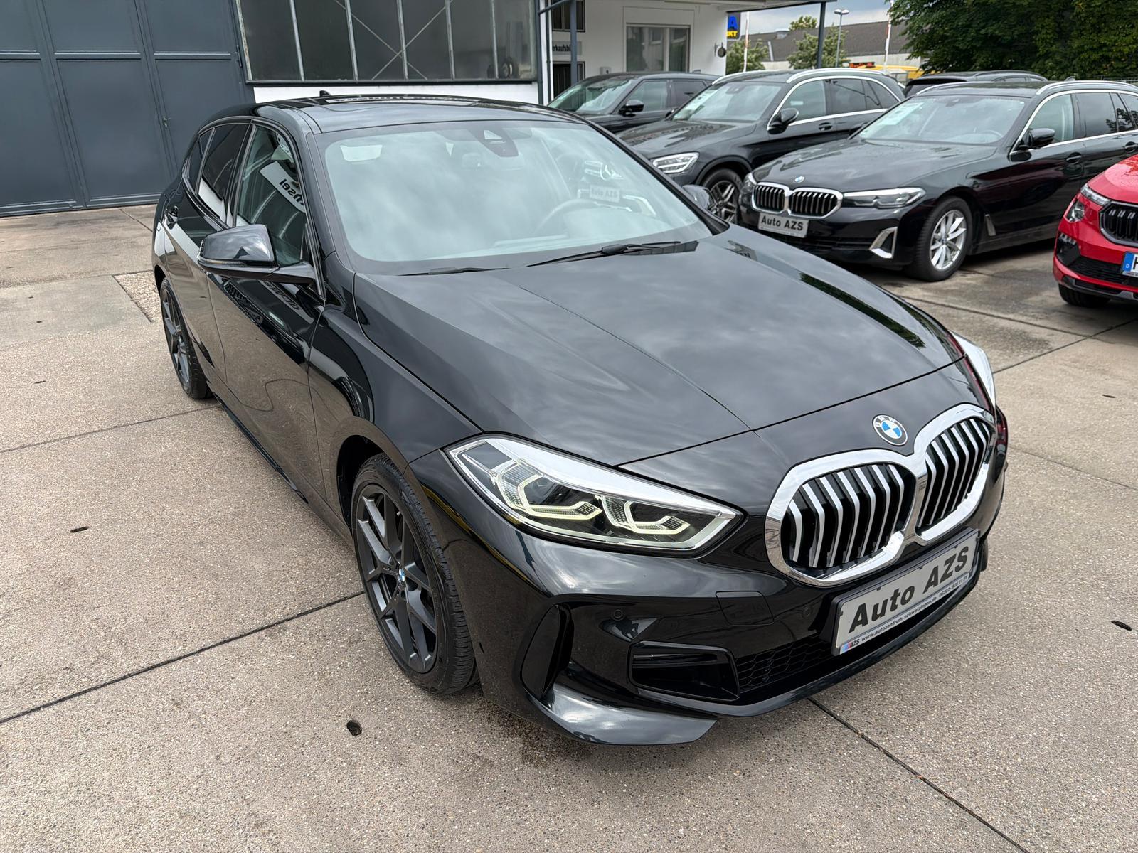 BMW 118i M-PAKET/CARPLAY/SITZHEIZUNG/CAM/PANO/LED
