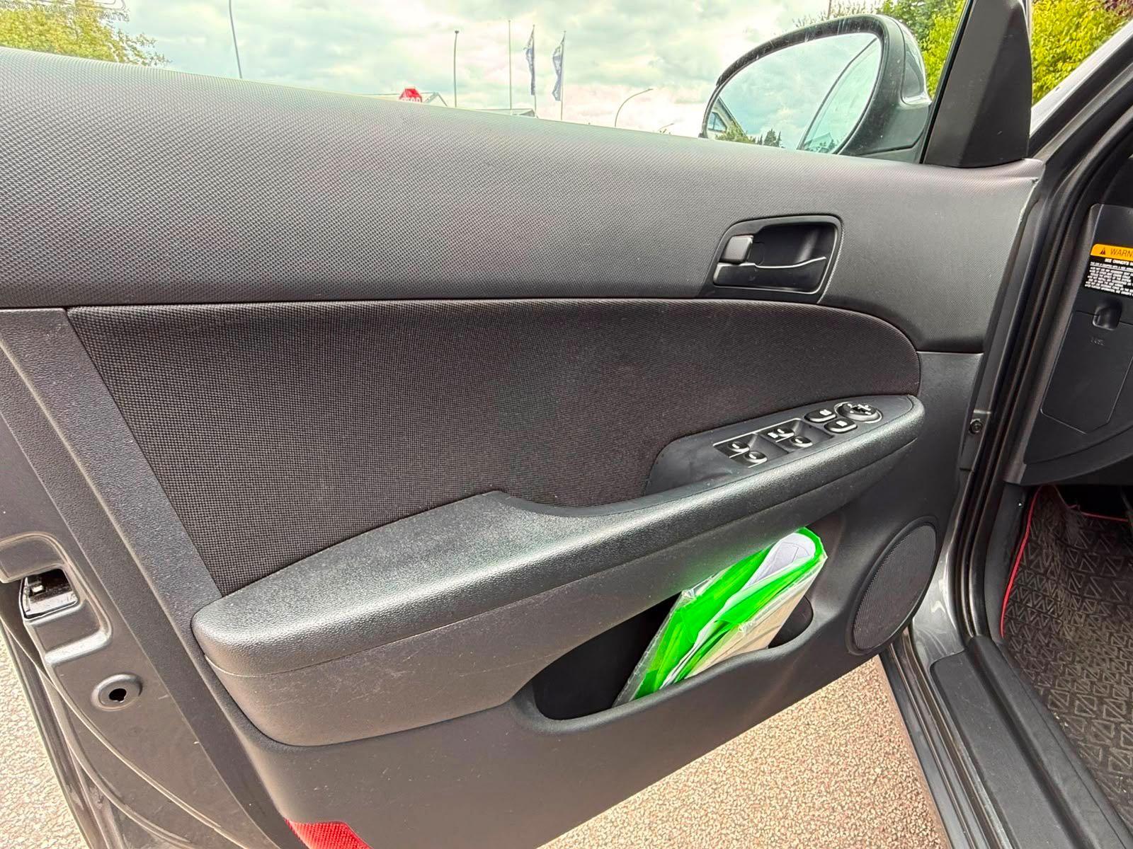 Hyundai i30 2010 — photo 12
