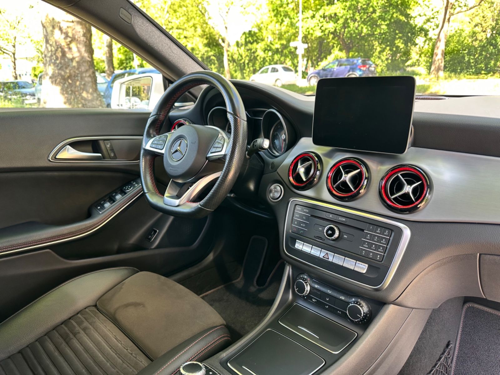 Fahrzeugabbildung Mercedes-Benz CLA 250 4Matic Sport*Panorama*Ambiente*HarmanK*
