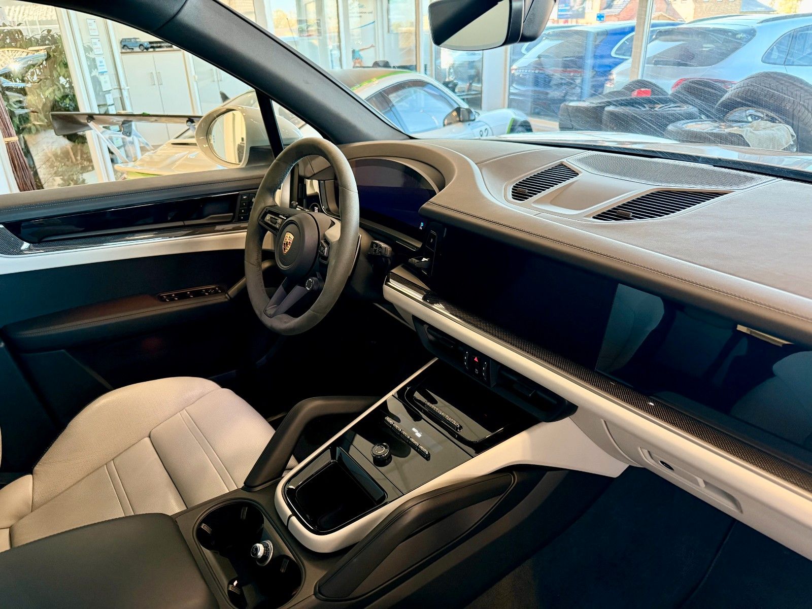 Fahrzeugabbildung Porsche Cayenne S SportDesign/AHK/Luftfederung/ACC