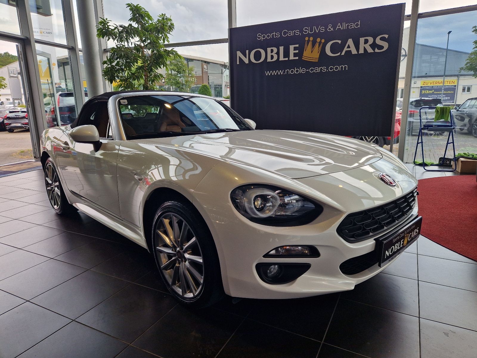 Fahrzeugabbildung Fiat 124 Spider Lusso LEDER NAV SHZ RFK ALU