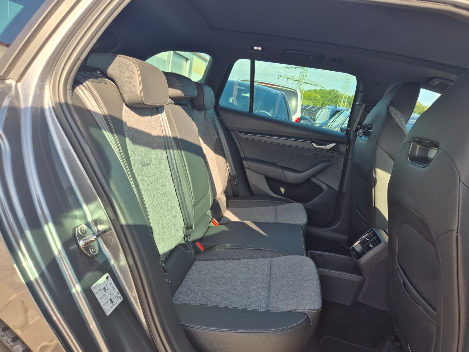 Fahrzeugabbildung SKODA Octavia 1.5 DSG Sportline PANO*MATRIX*AHK*5J.GAR