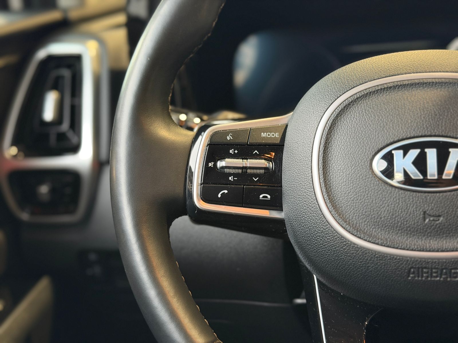 Fahrzeugabbildung Kia Sorento Hybrid HEV Spirit 2WD LEDER LED NAV 19"