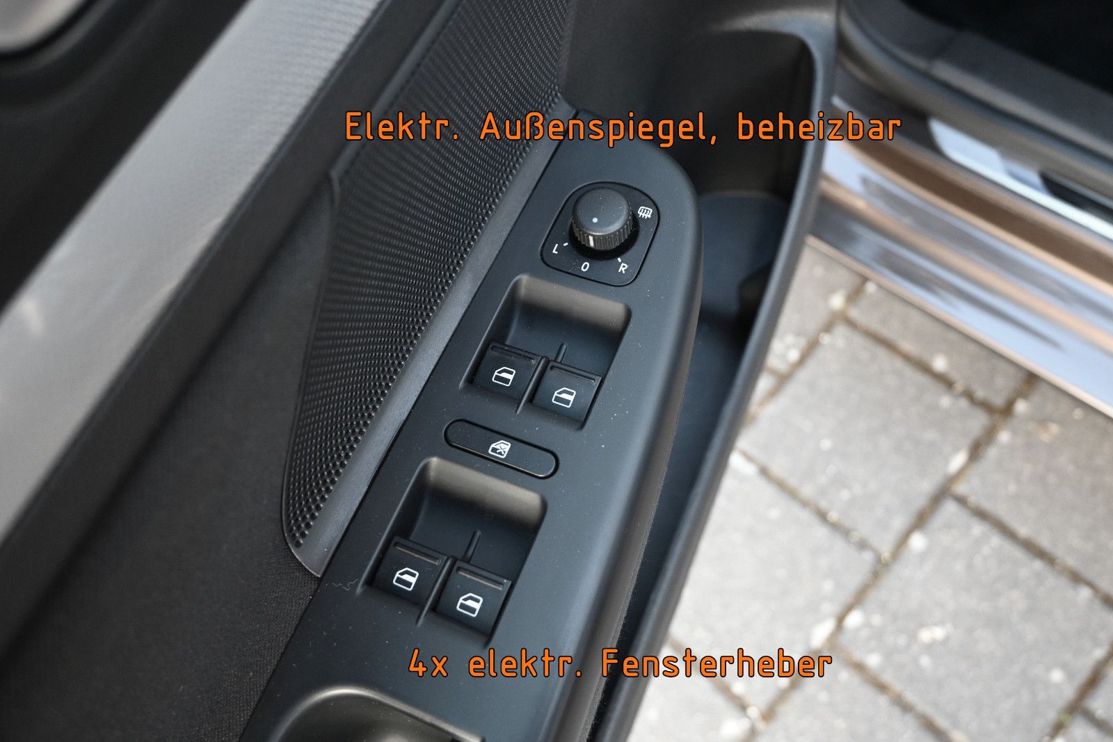 Fahrzeugabbildung Volkswagen Golf 1.6 TDI Variant MATCH °AHK°PANO°STANDHEIZ.°