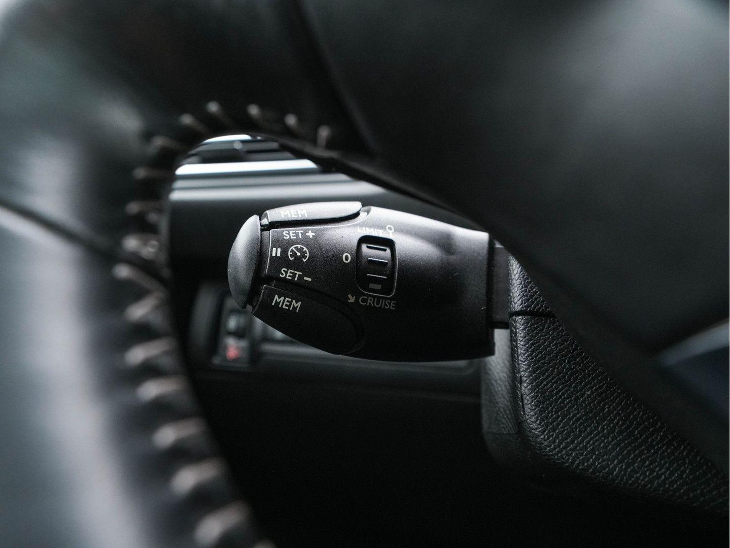 Peugeot 308 2015 — photo 18