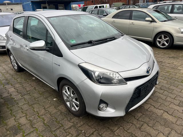 Toyota Yaris Hybrid Life