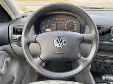 Fahrzeugabbildung Volkswagen Golf IV 1.6*Automatik*Servolenkung*ZV*