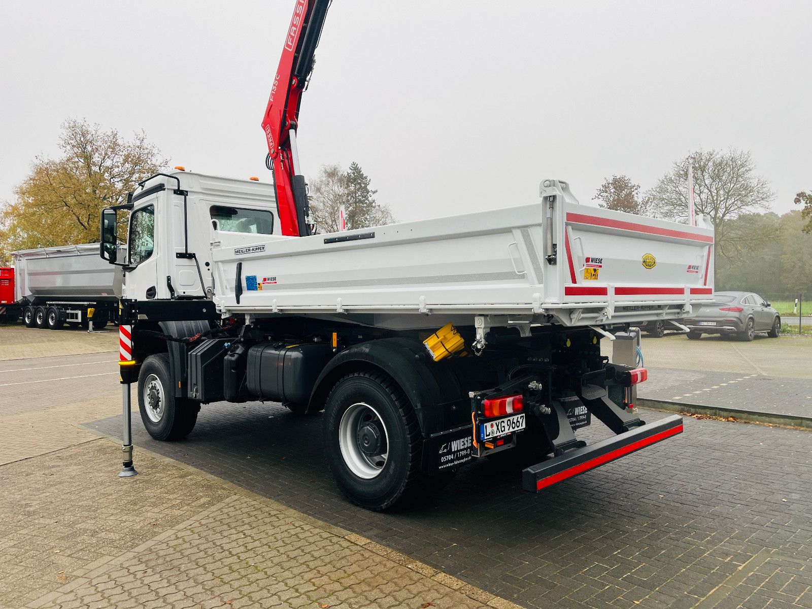 Fahrzeugabbildung Mercedes-Benz Arocs 1835  4x4 Meiller Fassi F135 Kran Kipper