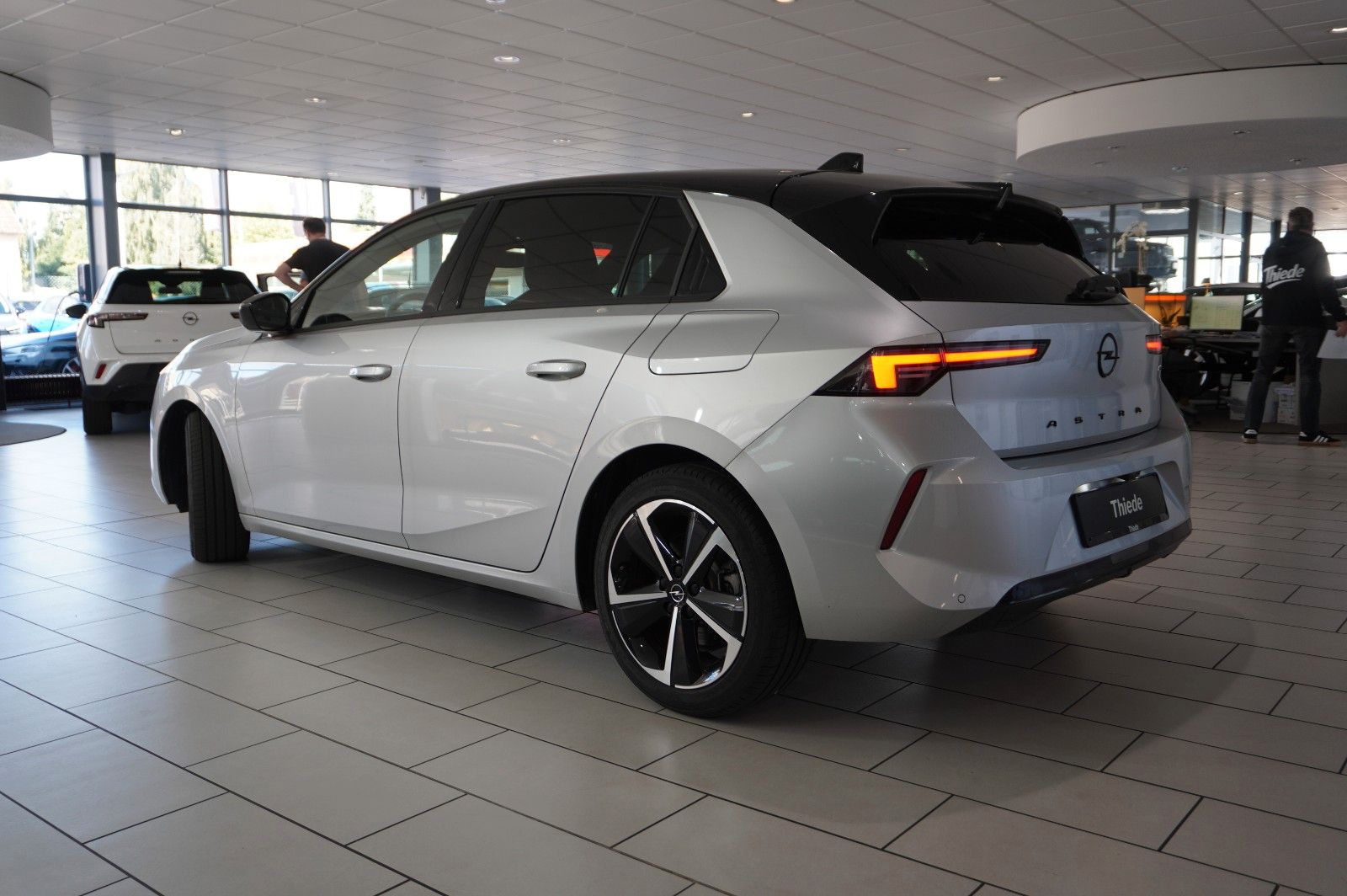 Fahrzeugabbildung Opel Astra L Lim. 1.6 HYBRID GS SPORT NAVI/360°/SPORT