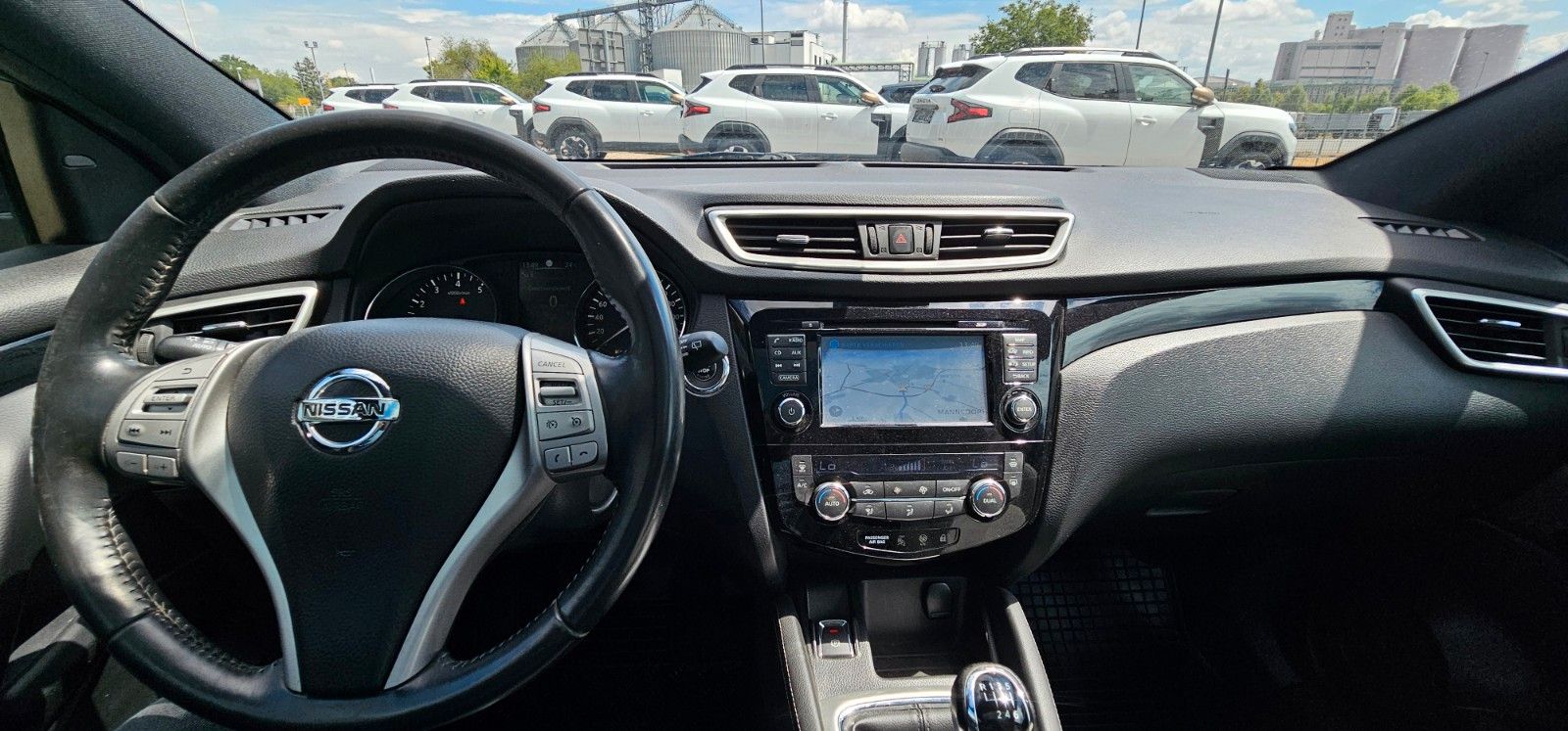 Fahrzeugabbildung Nissan Qashqai Tekna Panoramadach