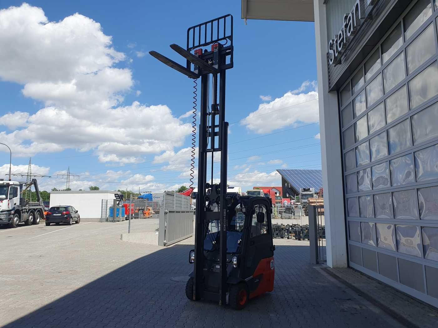 Fahrzeugabbildung Linde E14 - 02 / Triplex: 4.00m! / SS / 855h! / 2021