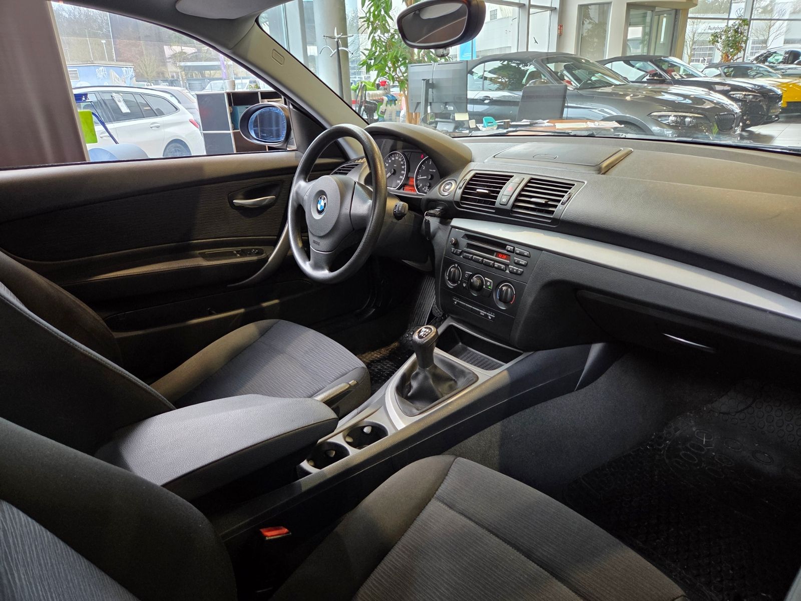 Fahrzeugabbildung BMW 116i Limousine KLIMA SHZ ALU - KM-Original