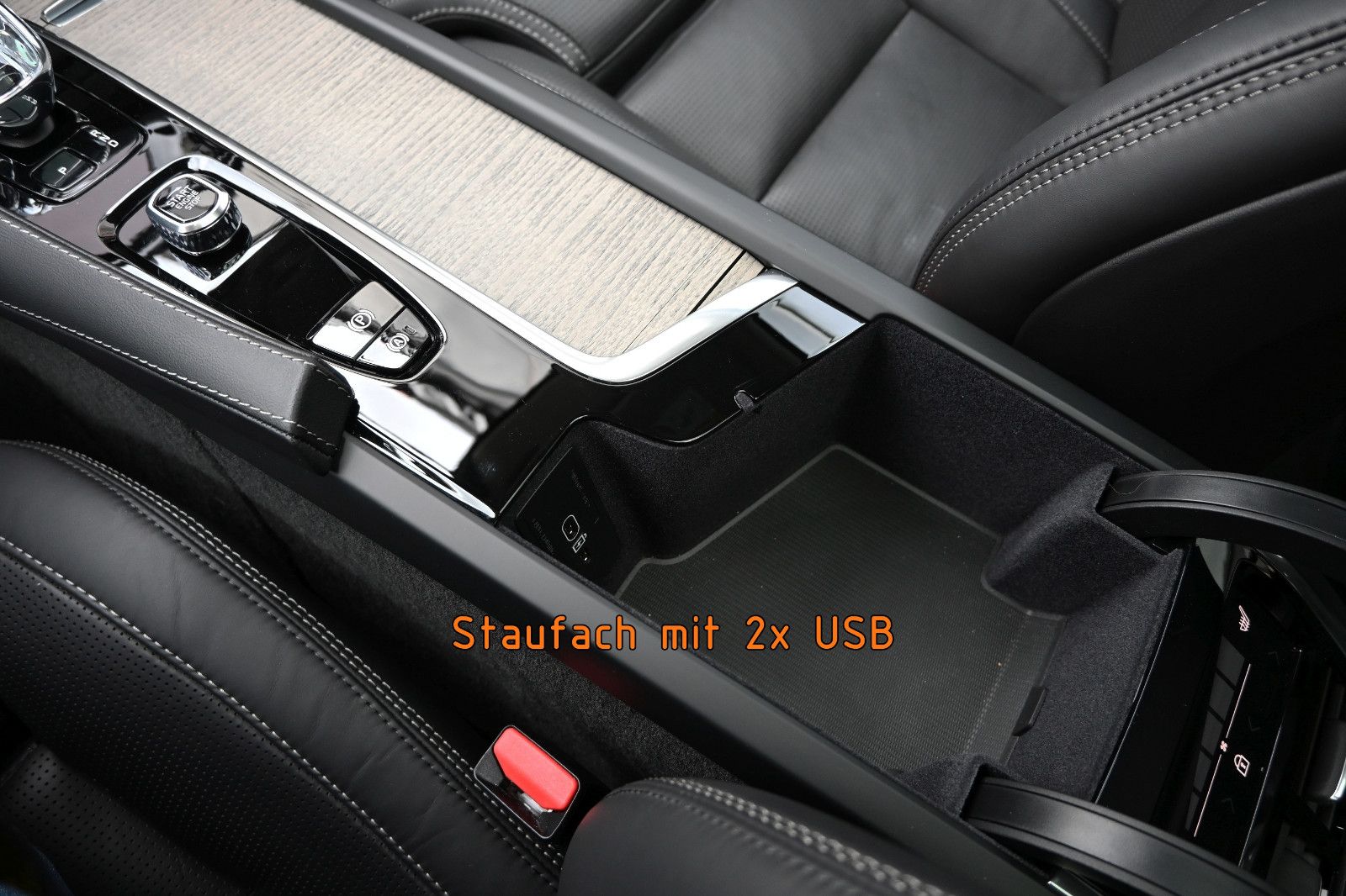 Fahrzeugabbildung Volvo XC90 T8 AWD Re Ultimate Bright °B&W°FOUR-C°VOLL!