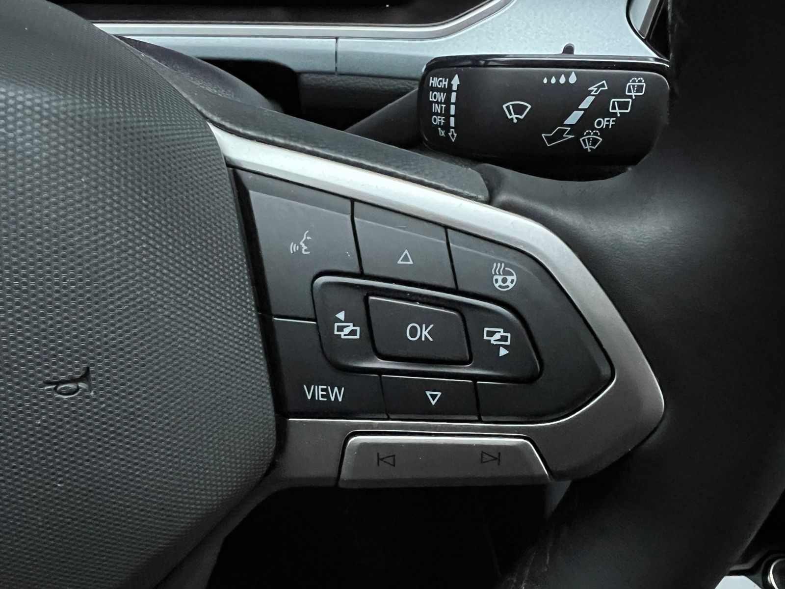 Fahrzeugabbildung Volkswagen T-Roc GOAL 2.0 TDI DSG *AHK, LED, PlusPaket, 18"