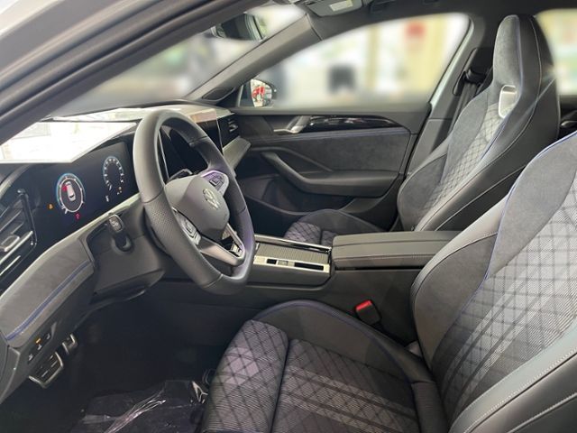Fahrzeugabbildung Volkswagen Passat 2.0 TDI DSG R-LINE AHK STDHZG