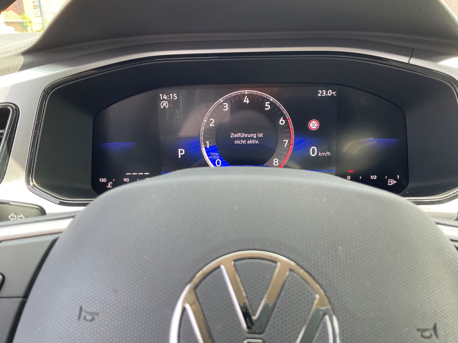 Fahrzeugabbildung Volkswagen T-Roc 1.5 TSI DSG Life,LED,AHK,Navi