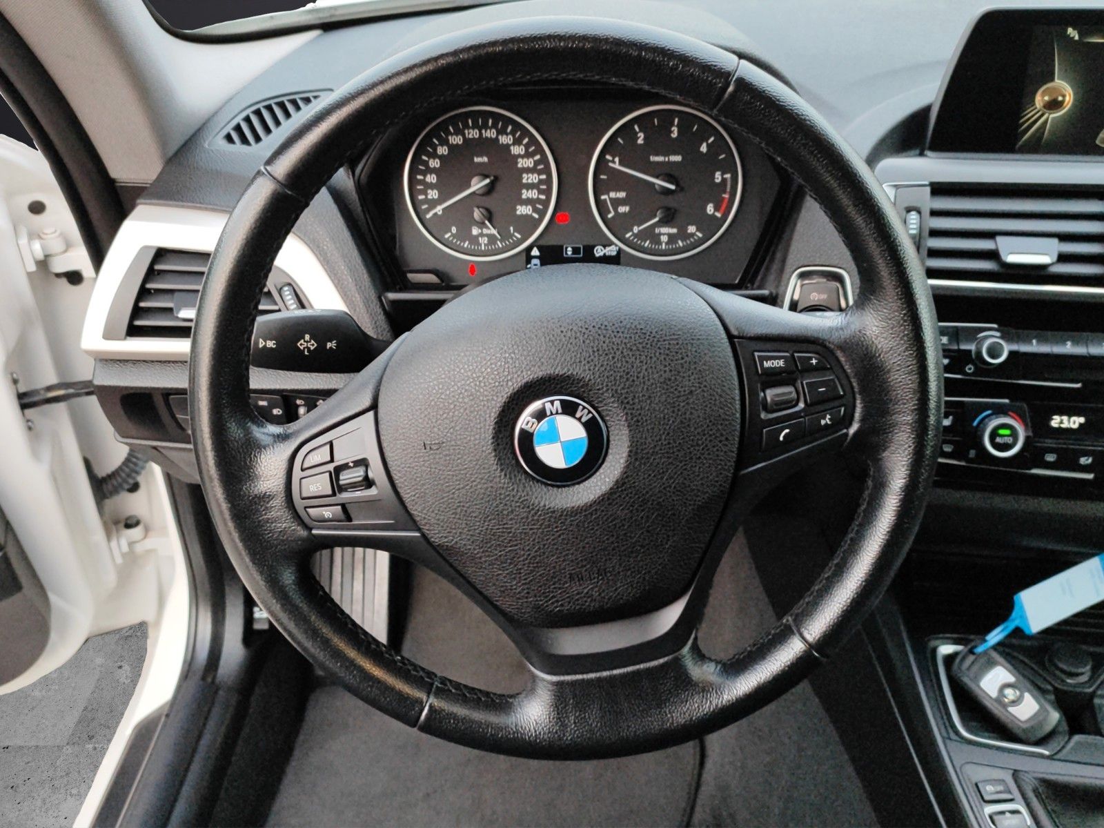 Fahrzeugabbildung BMW 118 d xDrive Advantage*Navi*SitzHZ*Ambiente*PDC*