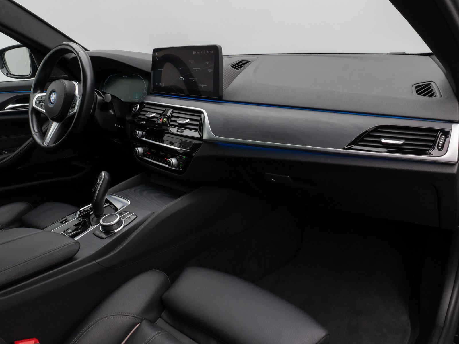 Fahrzeugabbildung BMW 530e xD M Sport Panorama HUD DAB H/K PDC AHK