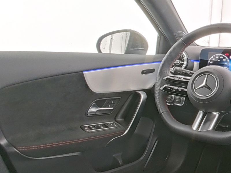 Mercedes-Benz A 180 AMG DISTRO LED 360 NAVI foto 4