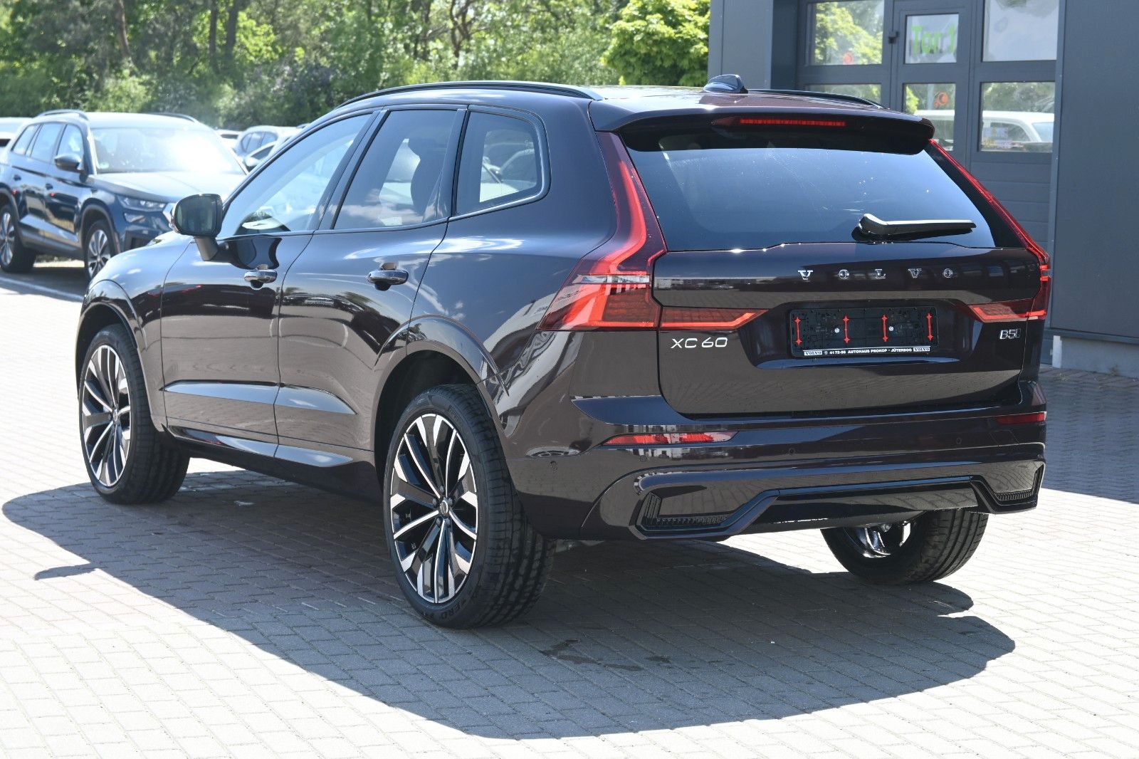 Fahrzeugabbildung Volvo XC60 B5 B AWD Plus Dark*FSHZG*PANO*360°*ACC