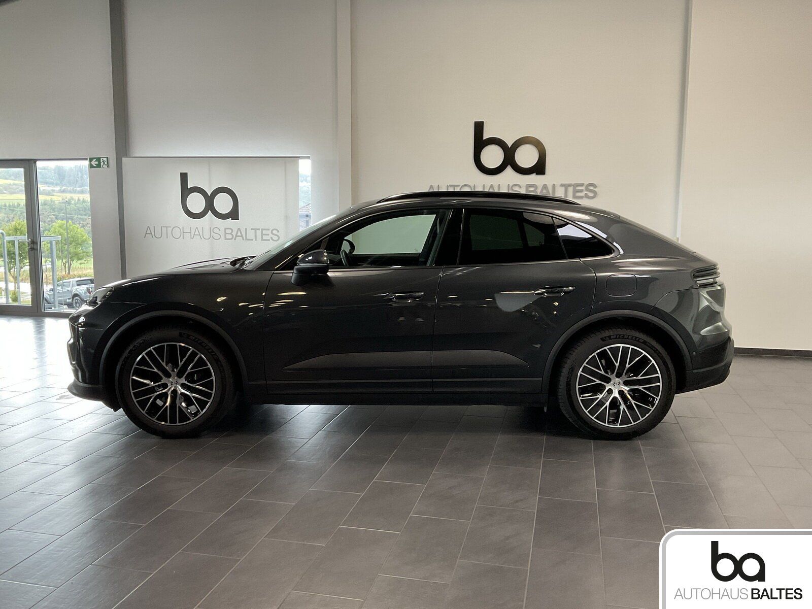 Porsche Macan Pano Luft AHK Abstand View 20 Servo Plus foto 3