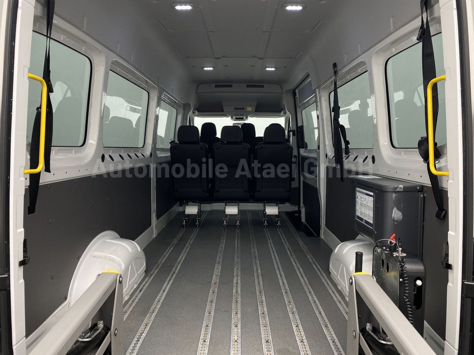 Fahrzeugabbildung Volkswagen Crafter 35 *MAXI* Rollstuhl-Lift (2871)