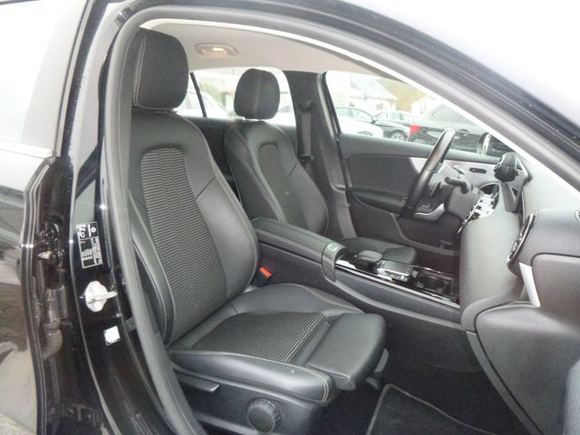 Fahrzeugabbildung Mercedes-Benz A 180 >AUT/NAVI/Sitzheiz/SR NEU<