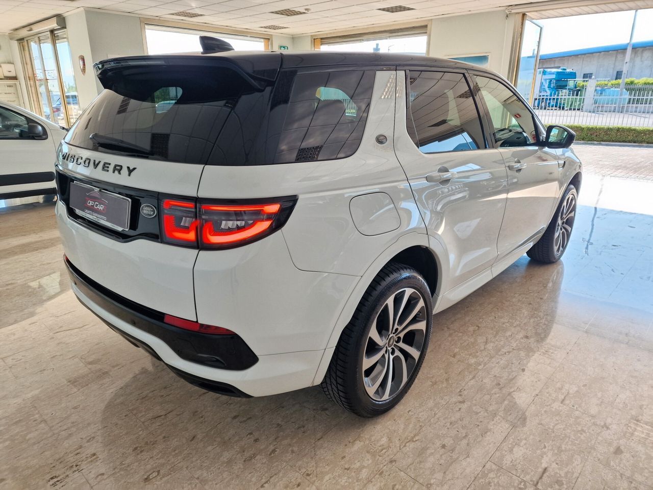 Land Rover Discovery Sport R-Dynamic HSE 2.0d 180cv imagem 3