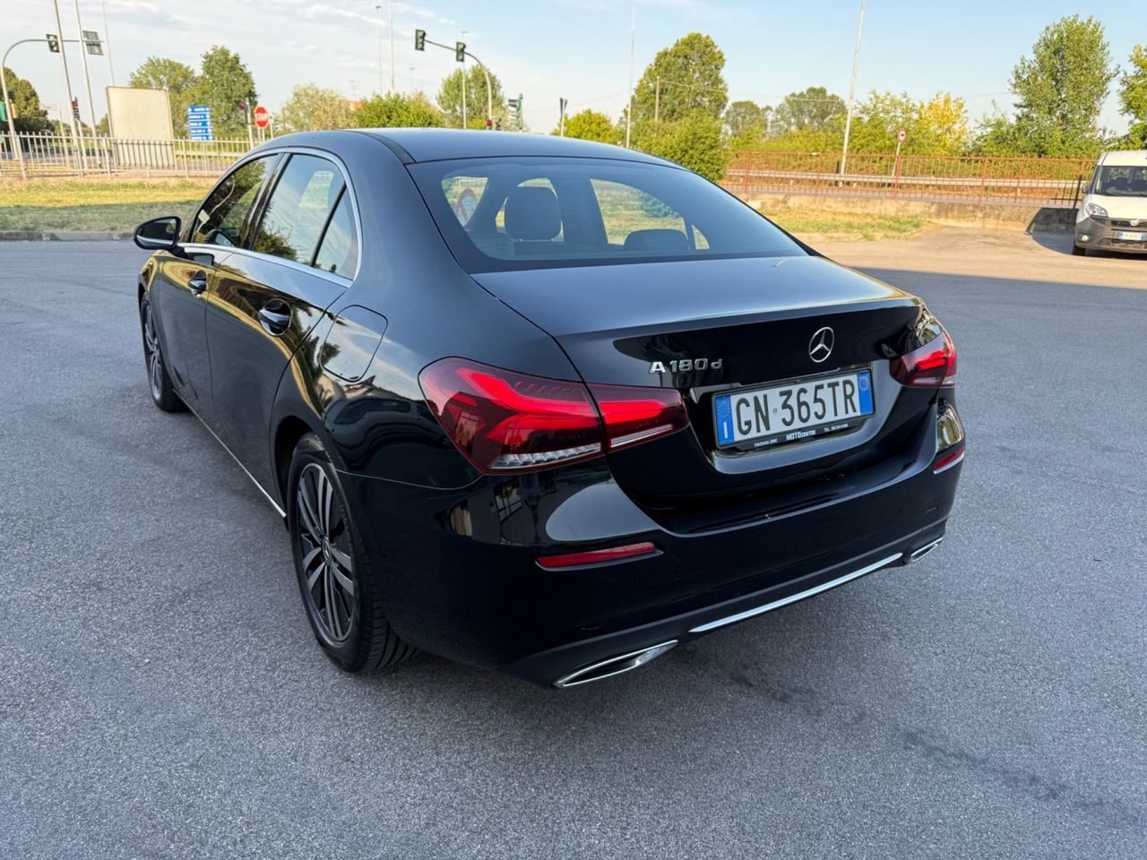 Mercedes-Benz Mercedes A 180 d Automatic Sport 2.0 116 CV imagem 3