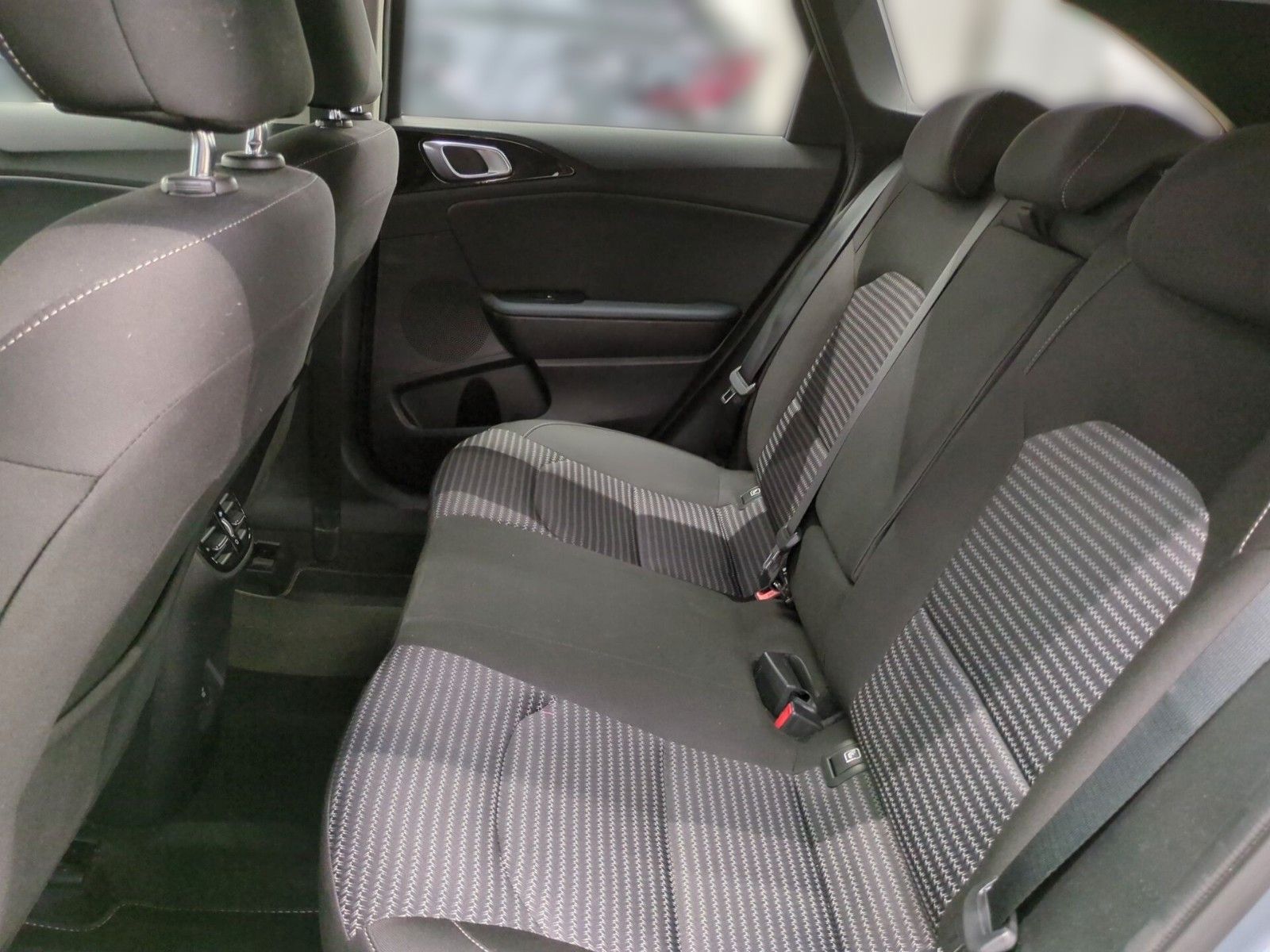 Fahrzeugabbildung Kia CEED_SW 1.5T 140 DCT7 VIS KOMF+ (NAV)