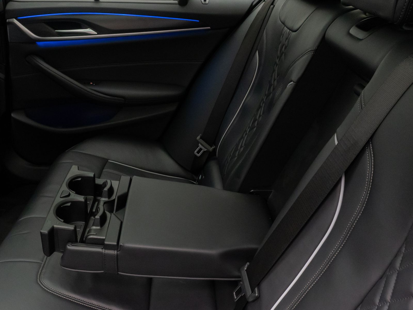 Fahrzeugabbildung BMW 540d xD M Sport DAB Laser HiFi HUD Panorama 20"