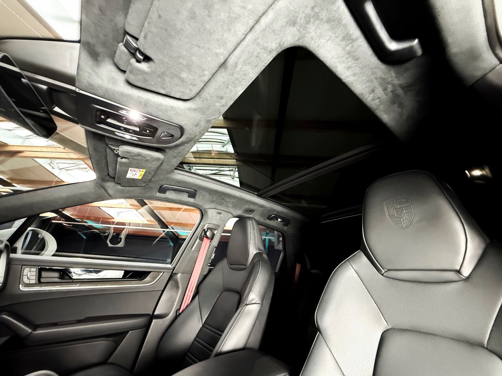 Fahrzeugabbildung Porsche Cayenne E-Hybrid + Vollaust. + Approved +Panoram